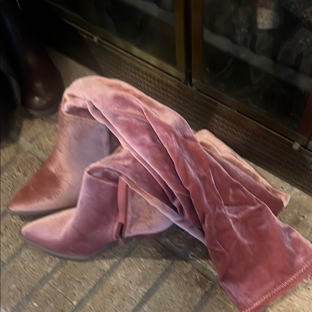 Mata Shoes Pink Heeled Velvet Boots